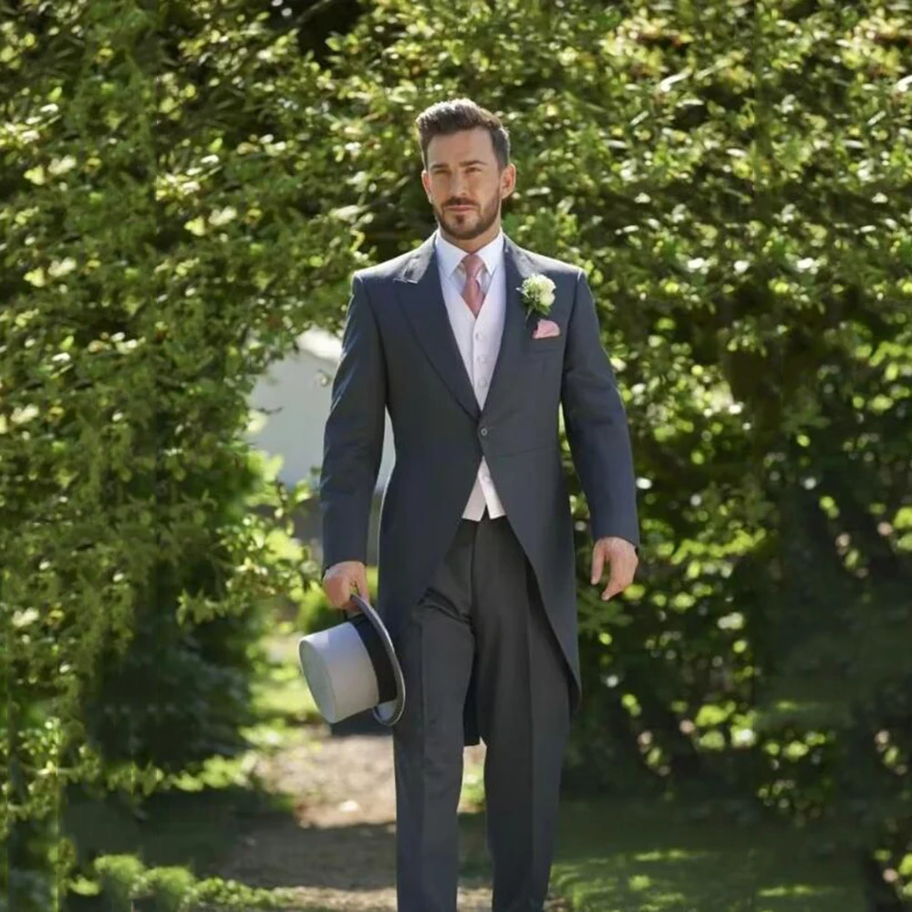 Formal Wedding Groom's Blazers Sets 3 Pieces Jacket Pants White Vest Suits for Men Fashion Banquet Business Costume Homme
Formal Wedding Groom's Blazers Sets 3 Pieces Jacket Pants White Vest Suits for Men Fashion Banquet Business Costume Homme
