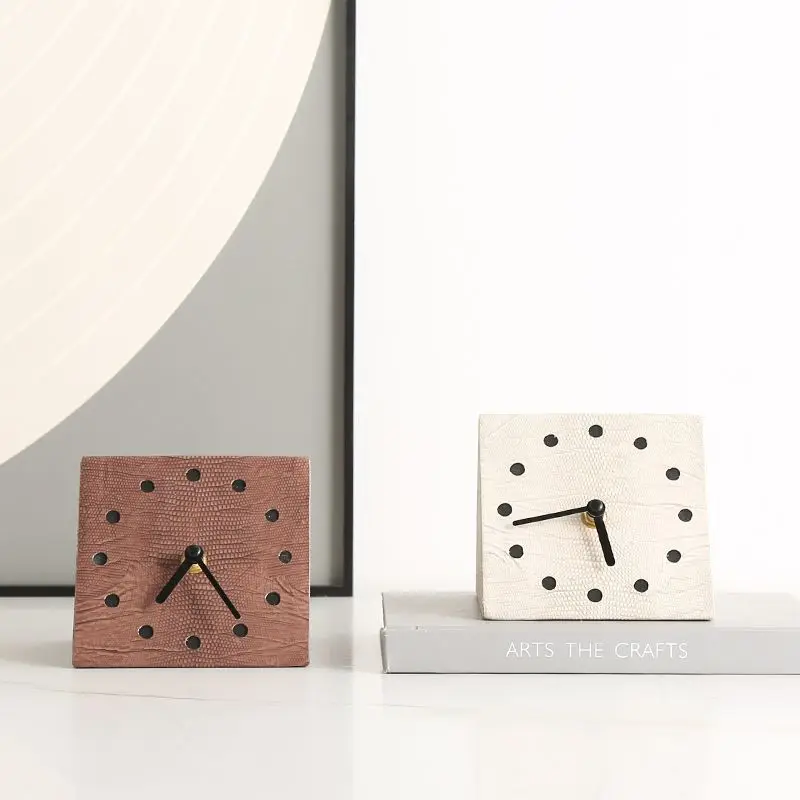 Minimalist retro geometric art leather pattern table clock ornament, bed and breakfast desktop creative decoration
Minimalist retro geometric art leather pattern table clock ornament, bed and breakfast desktop creative decoration