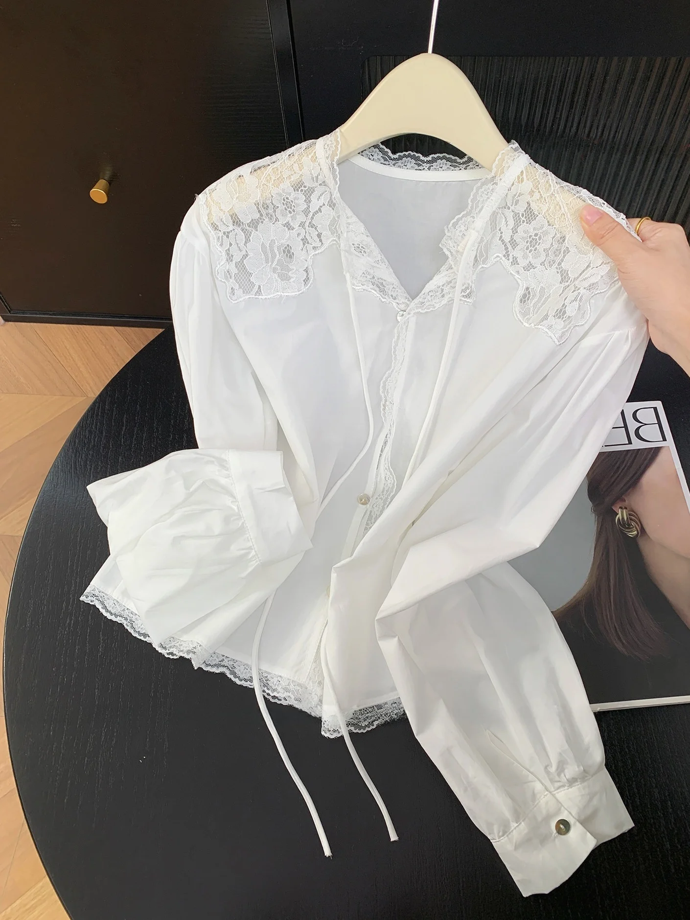 Ele Lace Splice Long Sve irt Women's Faionable Age-Defng Top with Bowtie Detail Versatile Sle ort Length
Ele Lace Splice Long Sve irt Women's Faionable Age-Defng Top with Bowtie Detail Versatile Sle ort Length