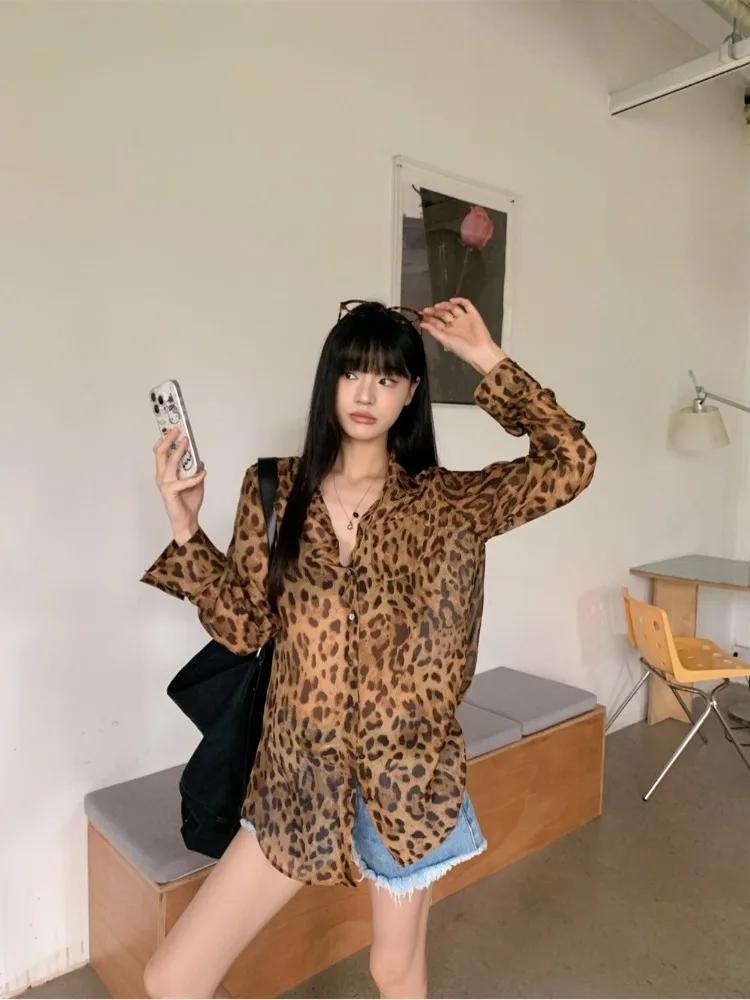 American Leopard Print Long Sve Women's Summer Thin irt Vintage Faion Loose Design Sun Protection Layering Top
American Leopard Print Long Sve Women's Summer Thin irt Vintage Faion Loose Design Sun Protection Layering Top