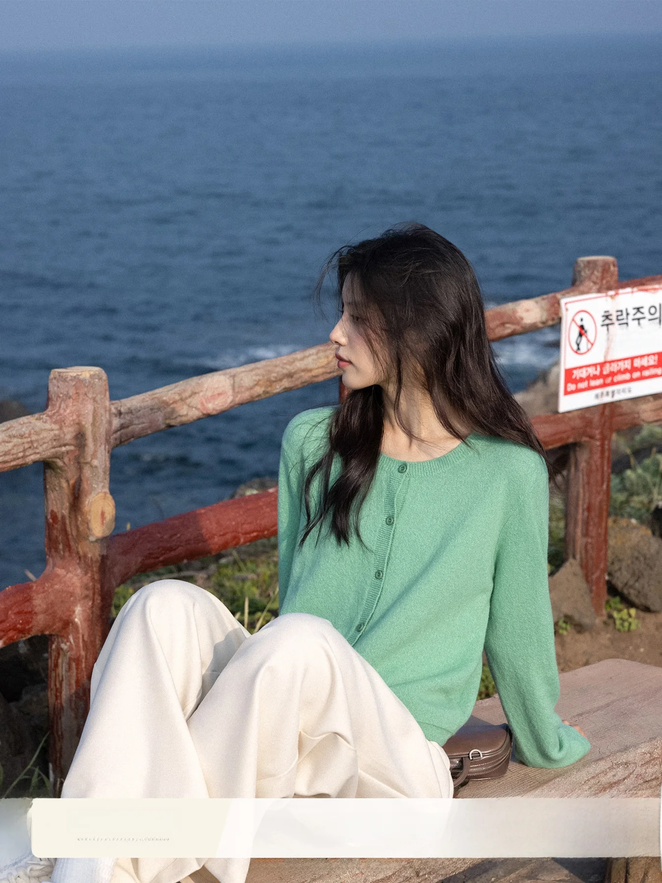 Eternal Summer Unique Texture Knitted Woolen Cardigan Women's Early Spring Fitted Basic round Neck Sweater Commute Style
Eternal Summer Unique Texture Knitted Woolen Cardigan Women's Early Spring Fitted Basic round Neck Sweater Commute Style