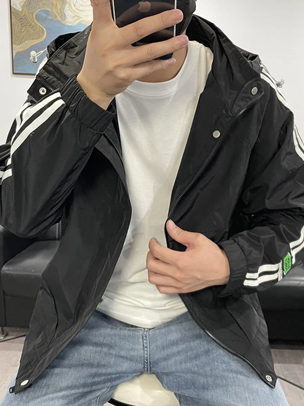 Мужская повседневная полосатая куртка свободного покроя с ветрозащитным капюшоном и защитой от солнца, весна-осень, новая верхняя одежда Sle Spor
Мужская повседневная полосатая куртка свободного покроя с ветрозащитным капюшоном и защитой от солнца, весна-осень, новая верхняя одежда Sle Spor