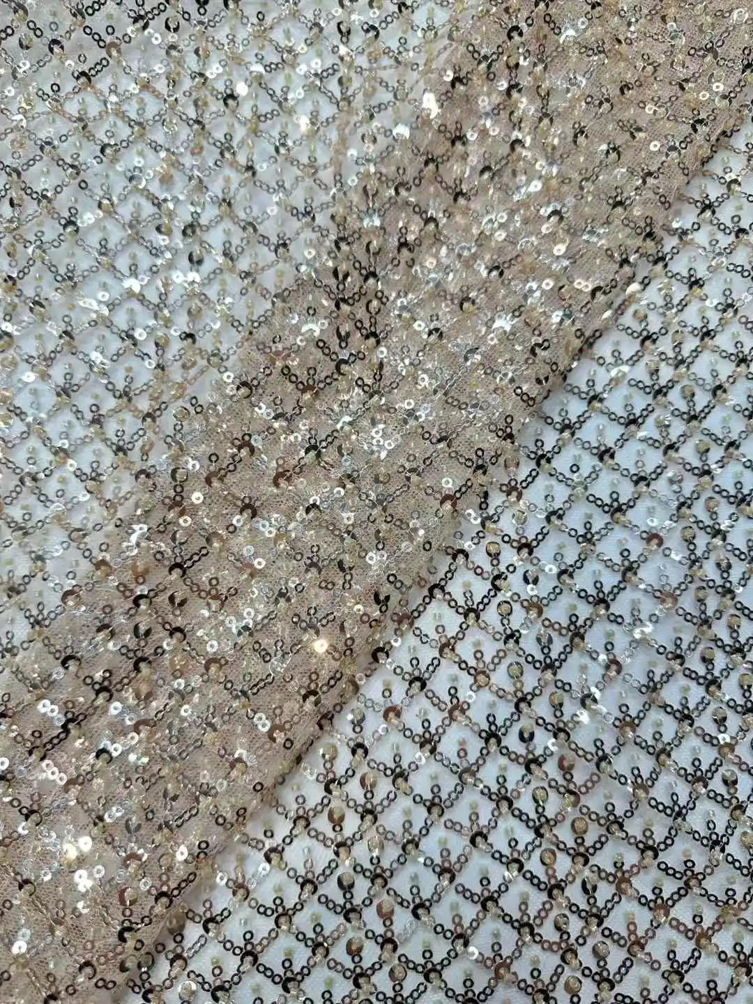 African Mesh Lace Fabric With Sequins 2025 High Quality French Beads Tulle Lace Fabric for Women Dresses Material Sewing. 
African Mesh Lace Fabric With Sequins 2025 High Quality French Beads Tulle Lace Fabric for Women Dresses Material Sewing.
