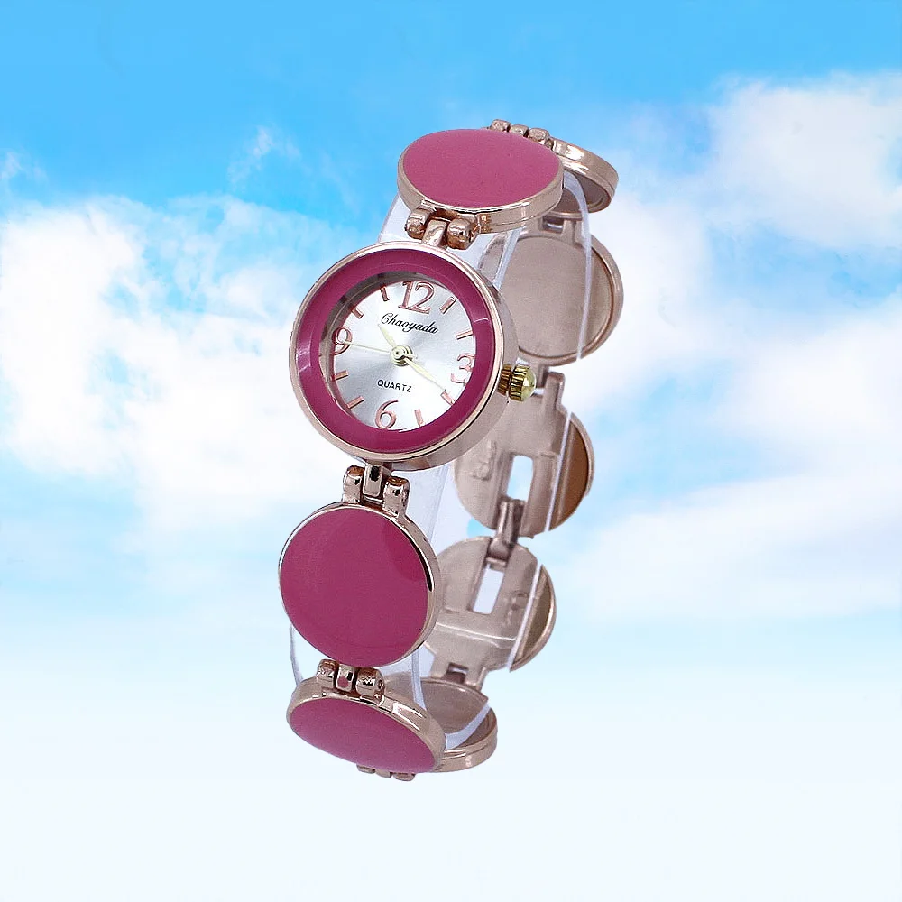 Women's round Stones Alloy Strap Wristwatch with Crystal Quartz Movement Elegant Watch as Bracelet Fashion Accessory
Women's round Stones Alloy Strap Wristwatch with Crystal Quartz Movement Elegant Watch as Bracelet Fashion Accessory