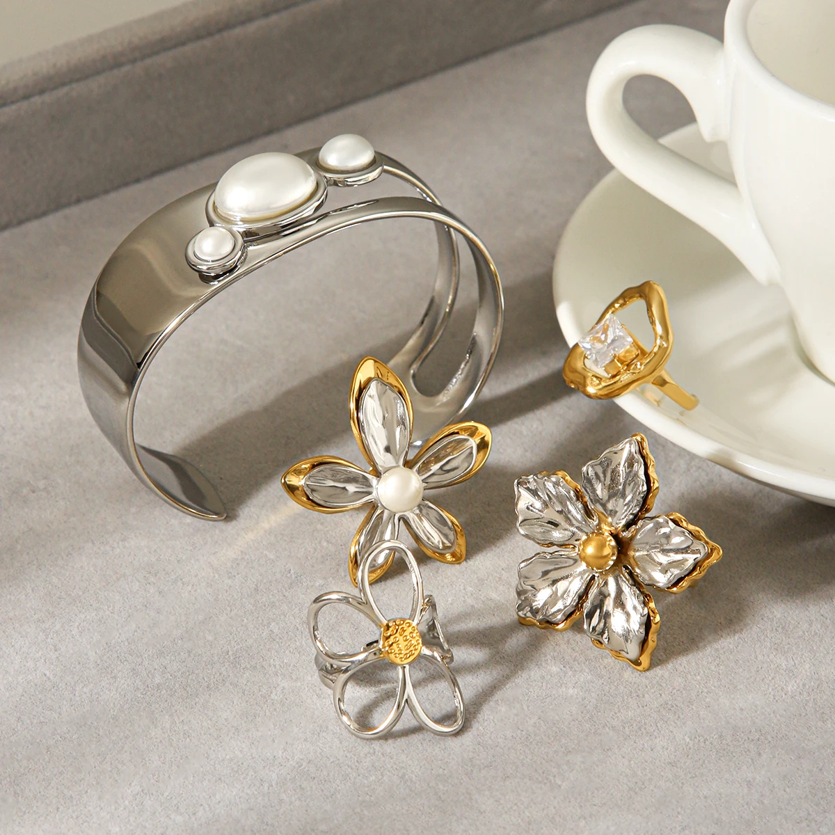 Huang Chao 18K Gold Plated Stainless Steel Y2K Women's Open Ring Bracelet Metal Style Petal Accessories Jewelry
Huang Chao 18K Gold Plated Stainless Steel Y2K Women's Open Ring Bracelet Metal Style Petal Accessories Jewelry