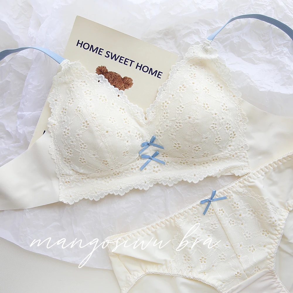 Sweet water-soluble lace lingerie non-marking underwear girls small breasts gathered on the support fixed cup bra set
Sweet water-soluble lace lingerie non-marking underwear girls small breasts gathered on the support fixed cup bra set