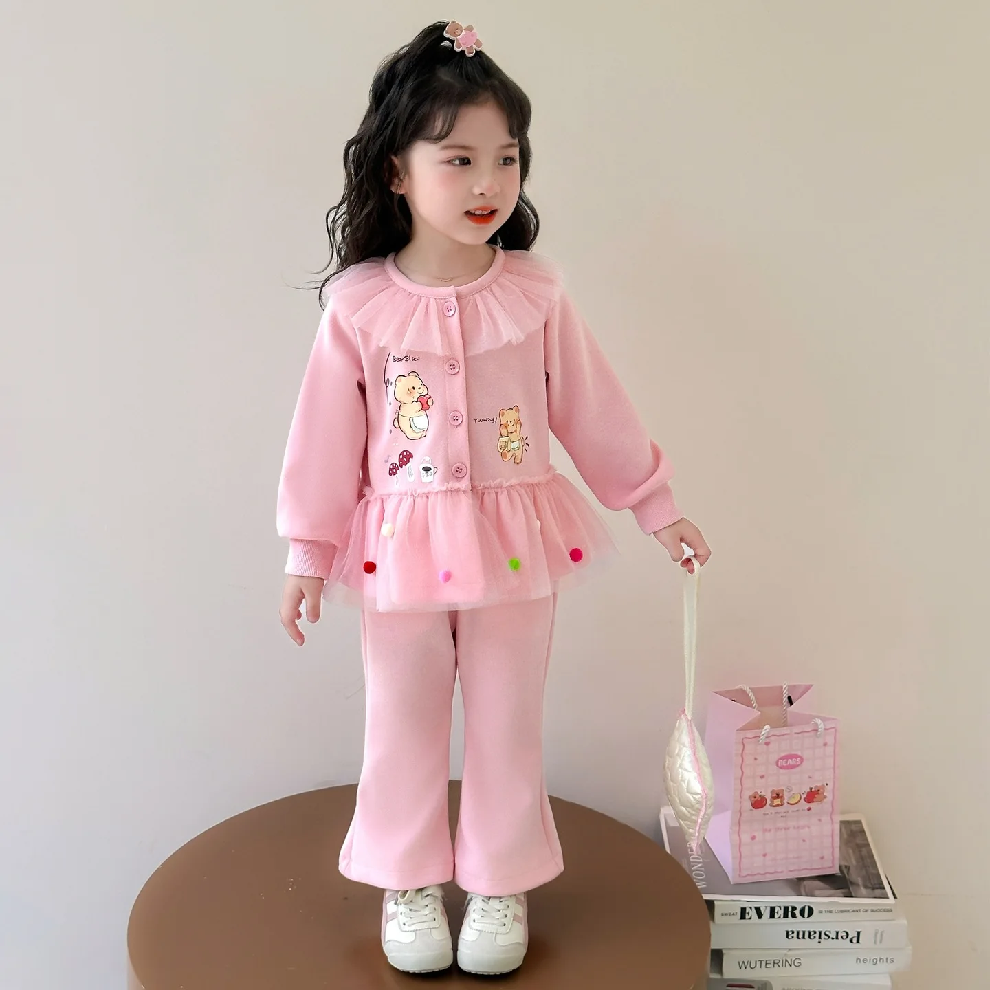 Cartoon Girl Spring and Autumn Long sleeved Pants Set Cute little bear cardigan flared pants two-piece set Kitty Sweet Girl Set
Cartoon Girl Spring and Autumn Long sleeved Pants Set Cute little bear cardigan flared pants two-piece set Kitty Sweet Girl Set