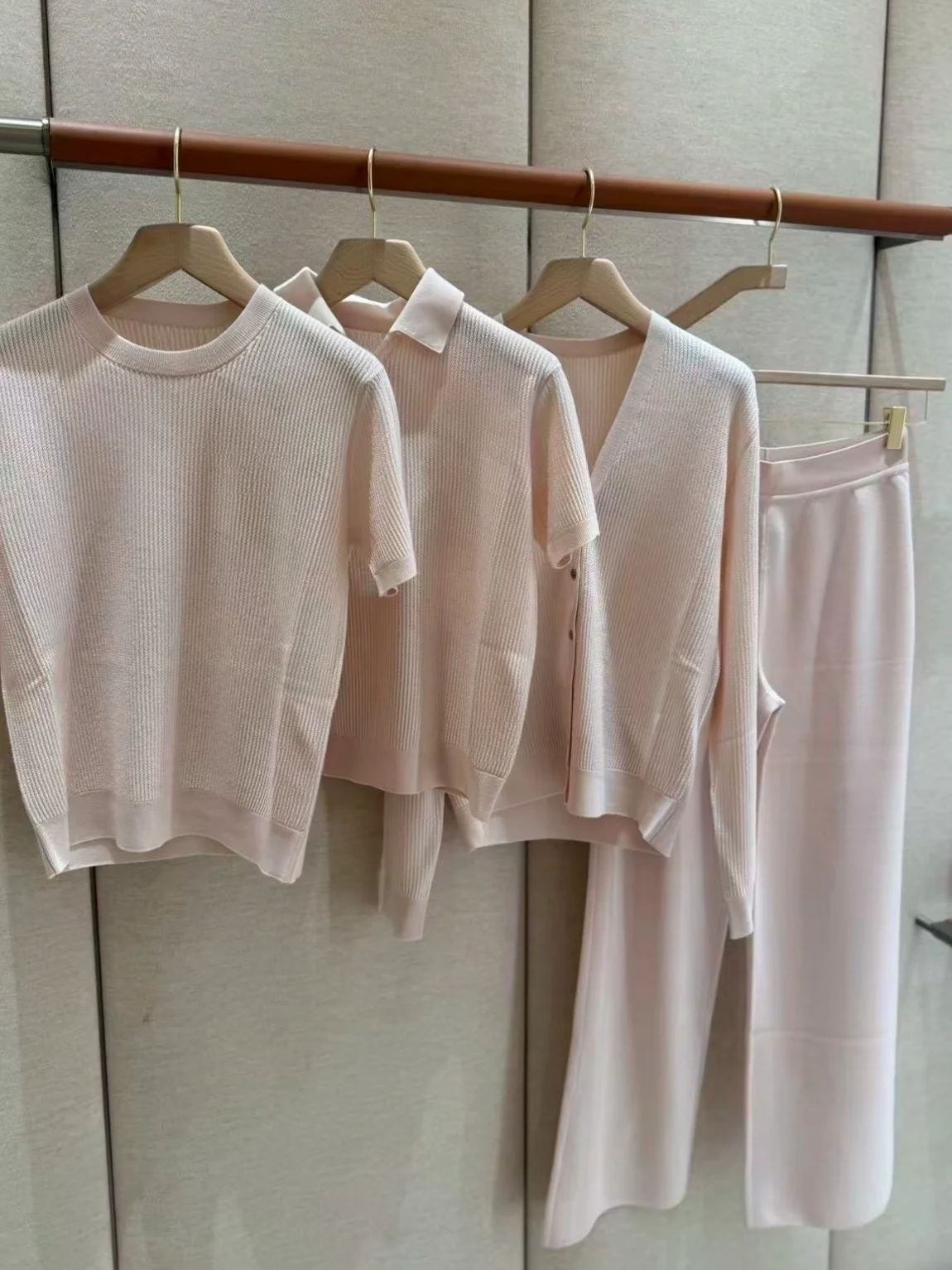 Spring Summer 2026 Women's Loose Fit Thin Knitted Sweater Breathable V-Neck Short Sleeve Casual Comfortable Wool Blend Top
Spring Summer 2026 Women's Loose Fit Thin Knitted Sweater Breathable V-Neck Short Sleeve Casual Comfortable Wool Blend Top