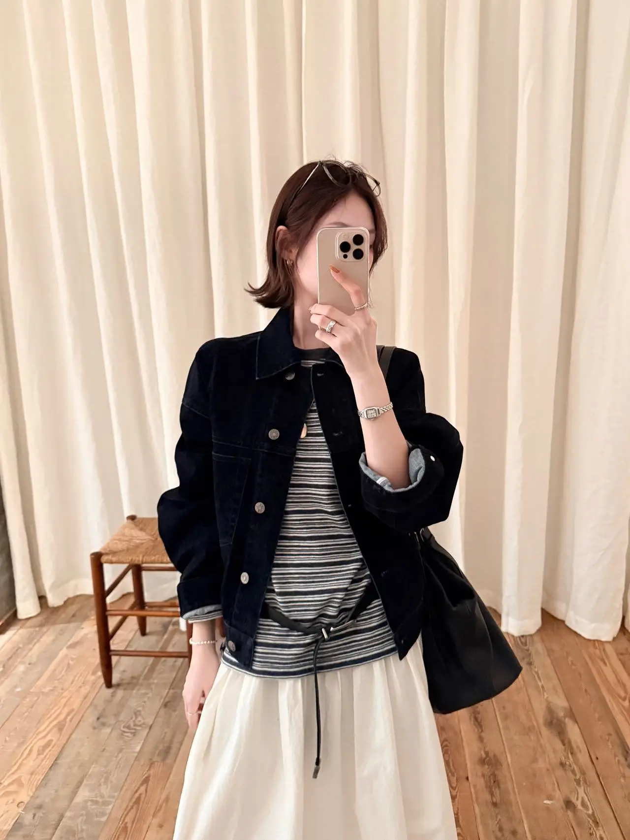 Retro Korean Style Women's Short Fleece Lined Denim Jacket Loose Fit Spring Season Button up Coat Pure Color Commute Style
Retro Korean Style Women's Short Fleece Lined Denim Jacket Loose Fit Spring Season Button up Coat Pure Color Commute Style