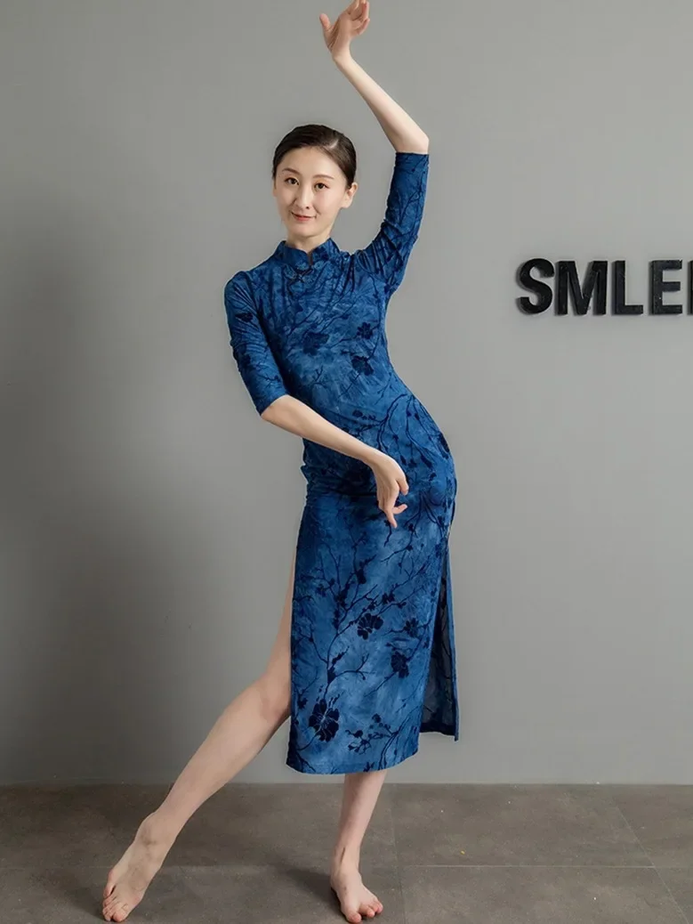 Classical dance attire, qipao, body charm, and martial arts training attire for female adults, Republic of China style split, Ch
Classical dance attire, qipao, body charm, and martial arts training attire for female adults, Republic of China style split, Ch