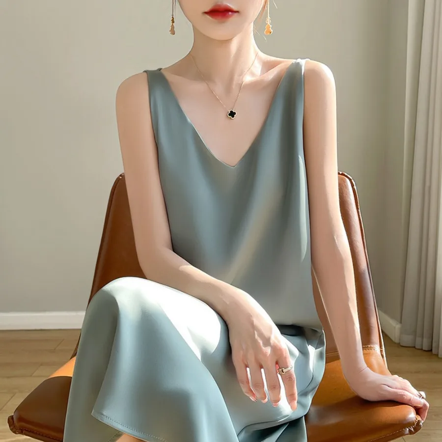 【New style】French sexy V-neck suspender dress, women's design, niche, style, summer new satin long dress
【New style】French sexy V-neck suspender dress, women's design, niche, style, summer new satin long dress