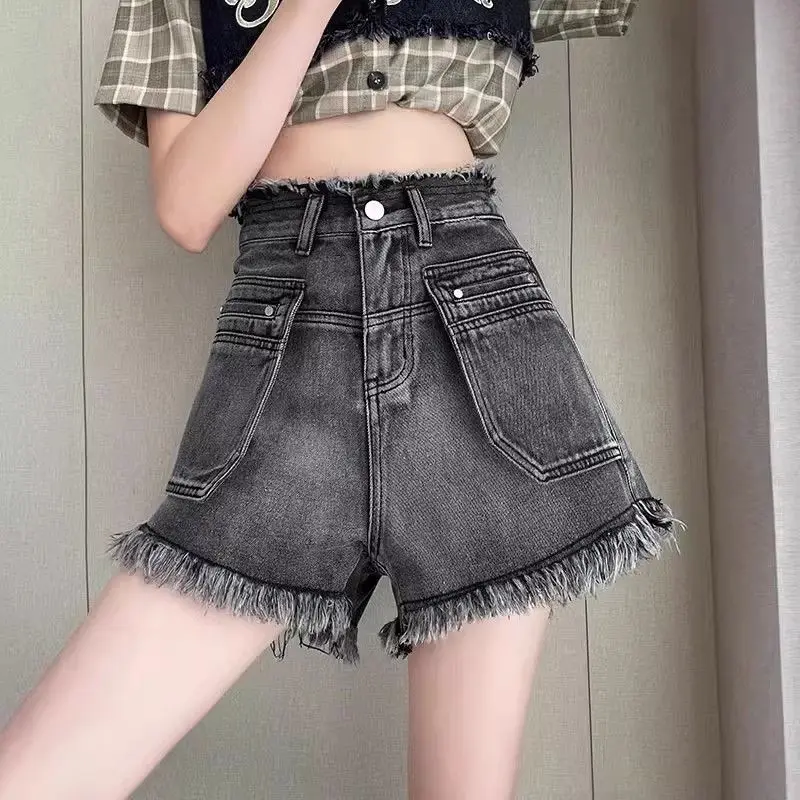 2024 Women Summer Fashion Leisure High Waist Short Pants Female Button Raw-edge Short Jeans Ladies Loose Denim Shorts H173
2024 Women Summer Fashion Leisure High Waist Short Pants Female Button Raw-edge Short Jeans Ladies Loose Denim Shorts H173