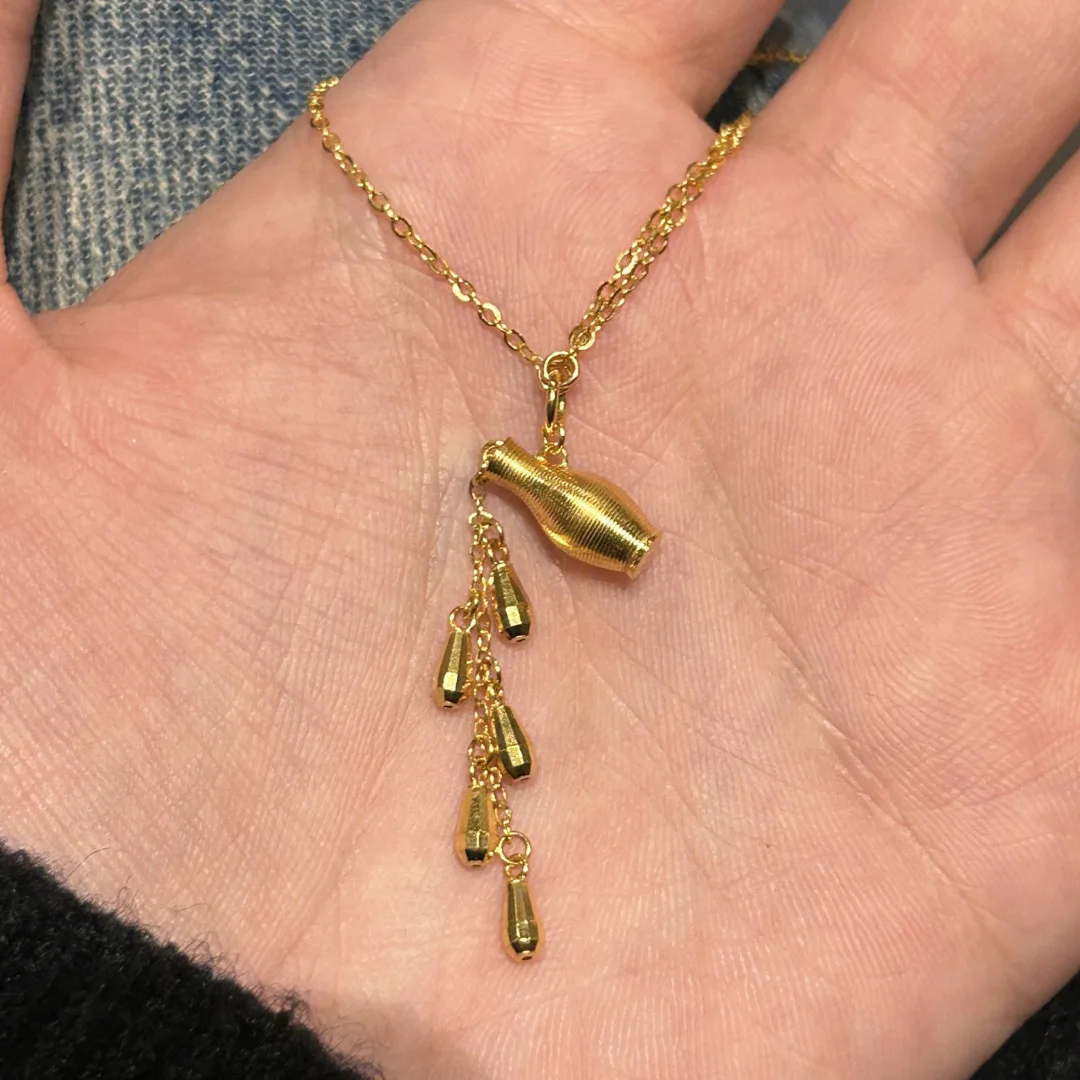 Fashion light luxury small wine treasure bottle pendant necklace exquisite luster artistic collarbone chain fine jewelry gift
Fashion light luxury small wine treasure bottle pendant necklace exquisite luster artistic collarbone chain fine jewelry gift