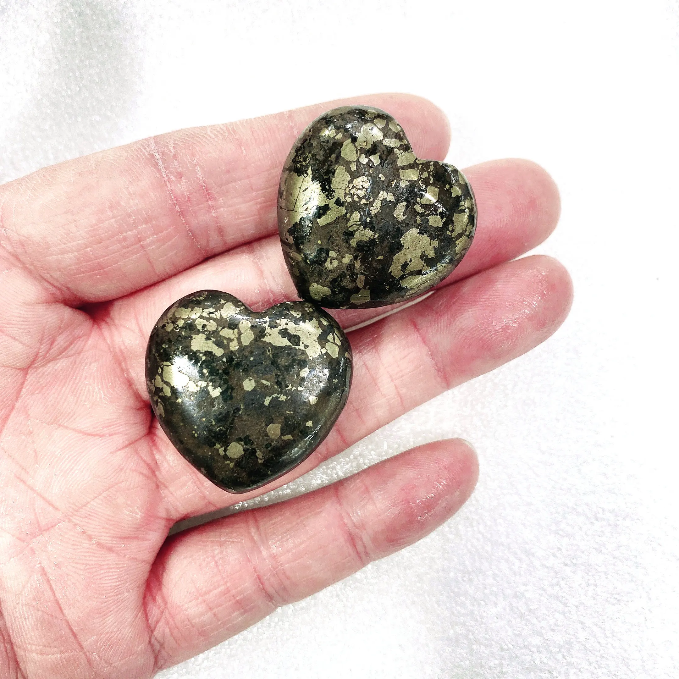 2pc Natural Chalcopyrite Heart Energy Reiki Stone Palm decoration Crystal Quartz Healing High Quality Gemstone For Gift
2pc Natural Chalcopyrite Heart Energy Reiki Stone Palm decoration Crystal Quartz Healing High Quality Gemstone For Gift