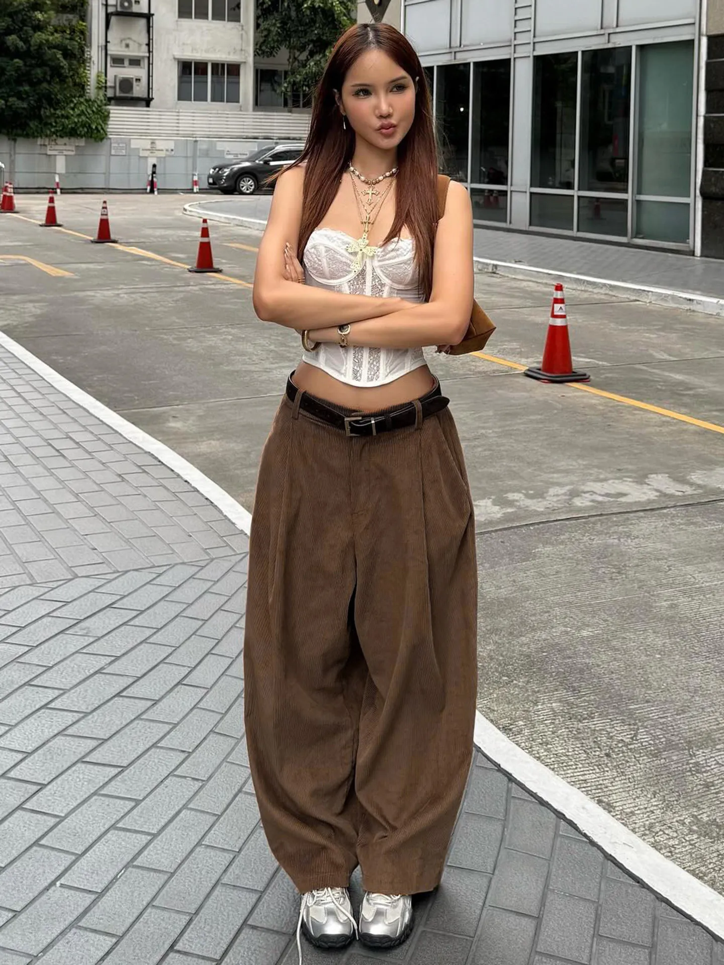 Low Waist Corduroy Pleated Brown Lantern Pants Women's Loose Slimming Long Trousers Street Style Casual Pants for Girls
Low Waist Corduroy Pleated Brown Lantern Pants Women's Loose Slimming Long Trousers Street Style Casual Pants for Girls