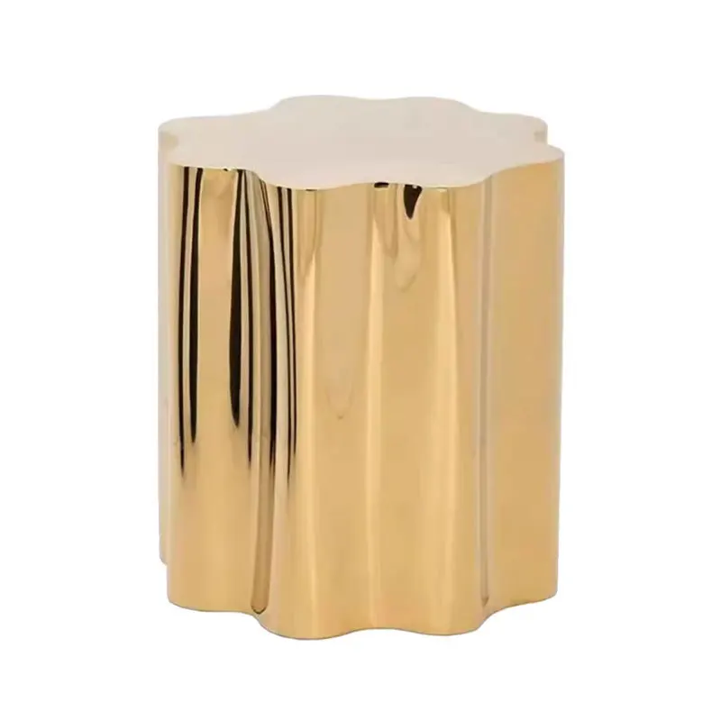 Light luxury special-shaped silver small side table, living room sofa side table, modern simple corner table, living room 
Light luxury special-shaped silver small side table, living room sofa side table, modern simple corner table, living room