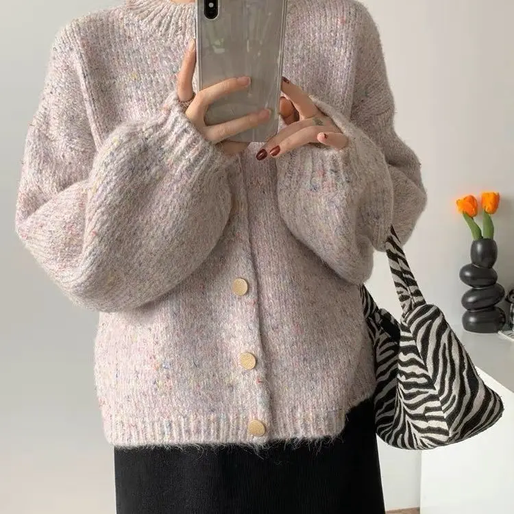 2026 Fashion Lonng Sleeve Sweater Coats Women New Autumn O-neck Cardigan New Ladies Loose Lazy Korean Knit Jackets U215
2026 Fashion Lonng Sleeve Sweater Coats Women New Autumn O-neck Cardigan New Ladies Loose Lazy Korean Knit Jackets U215