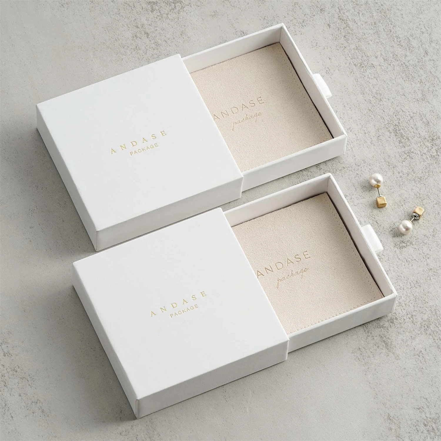 50sets 9*9*2.5cm Paper box with bag, cards, silver polishing cloth with personalized logo, customized jewelry packaging
50sets 9*9*2.5cm Paper box with bag, cards, silver polishing cloth with personalized logo, customized jewelry packaging