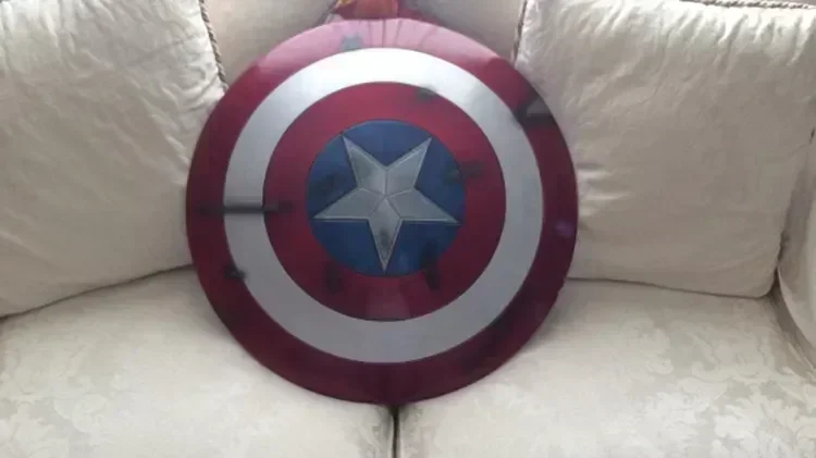1:1 60cm full metal Captain America Marvel hero model Shield Battle Damage Version Collection cosplay Costume party toy
1:1 60cm full metal Captain America Marvel hero model Shield Battle Damage Version Collection cosplay Costume party toy