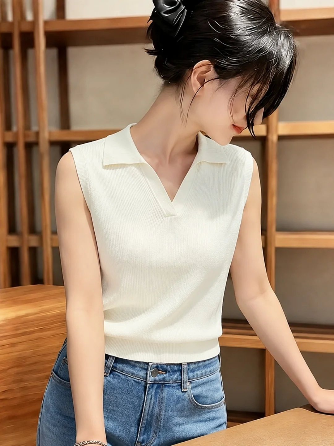 Korean Style Neck Sleeveless Ice Silk Knitted Vest Soft Summer Slimming Fashionable Women's Casual Straight Cut Top
Korean Style Neck Sleeveless Ice Silk Knitted Vest Soft Summer Slimming Fashionable Women's Casual Straight Cut Top