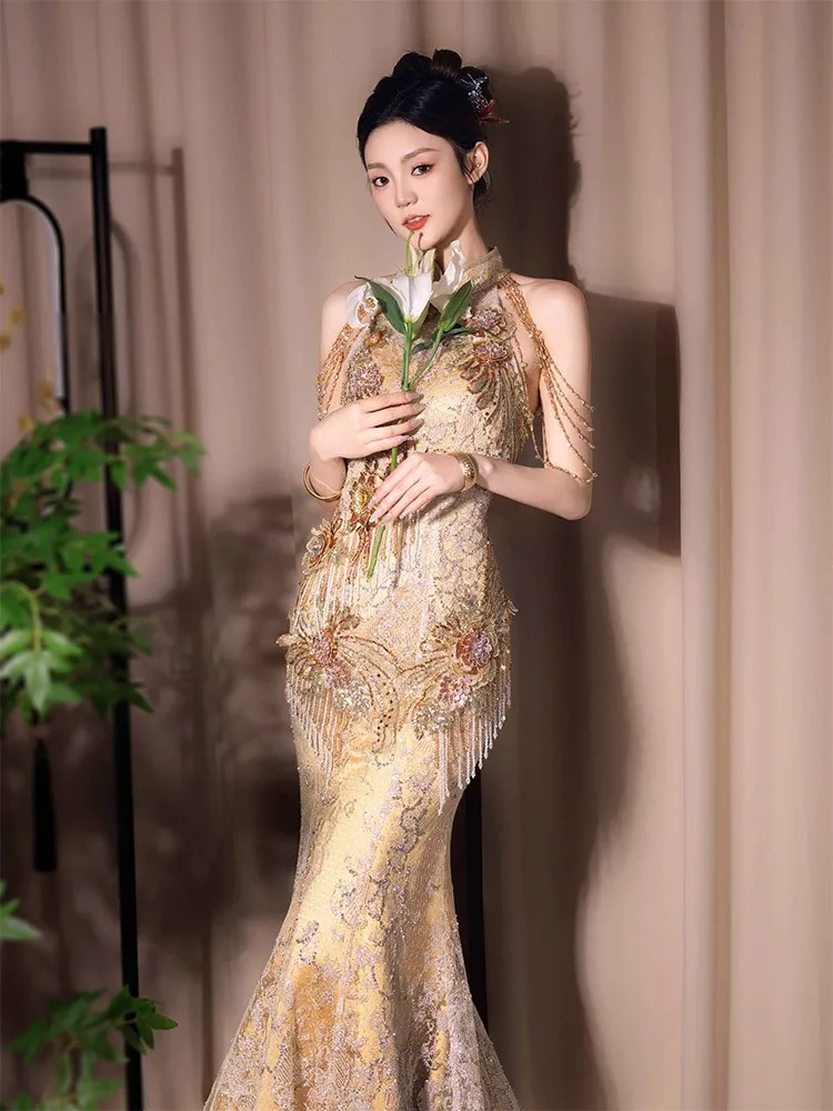 Champagne-colored toasting dress new bride's cheongsam and fishtail light luxury heavy industry Chinese-style engagement
Champagne-colored toasting dress new bride's cheongsam and fishtail light luxury heavy industry Chinese-style engagement