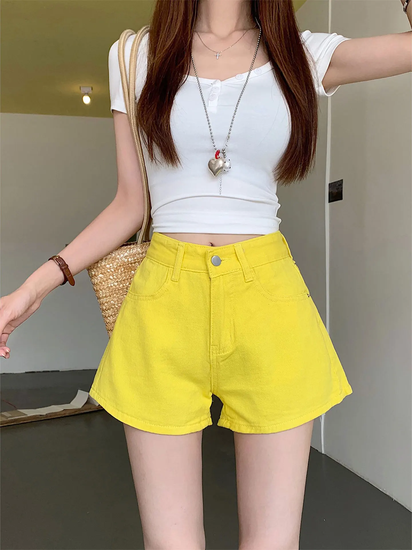 High Waist Wide Leg Denim Shorts Women's Summer Fashion Pleated Yellow Jeans High Street Style Comfortable Casual Trousers
High Waist Wide Leg Denim Shorts Women's Summer Fashion Pleated Yellow Jeans High Street Style Comfortable Casual Trousers