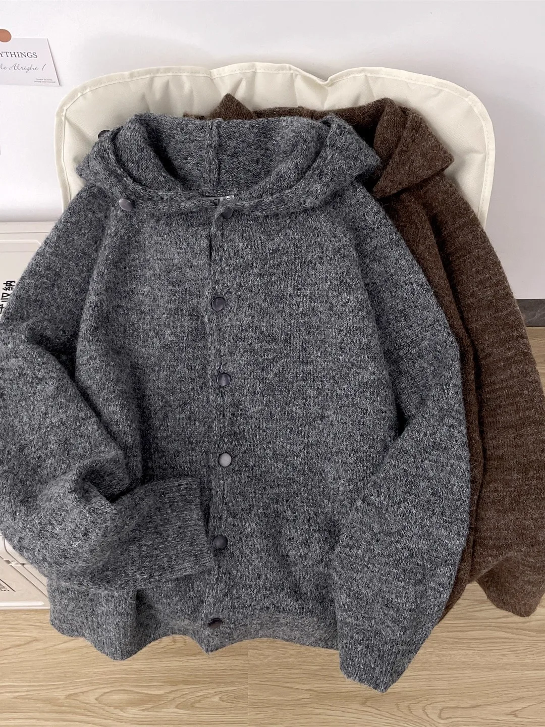 American Sle Hooded Knitted Sweater Men's Winter Trendy Lazy Sle Retro Sweater Coat High-End Heavyweight Yarn irt
American Sle Hooded Knitted Sweater Men's Winter Trendy Lazy Sle Retro Sweater Coat High-End Heavyweight Yarn irt