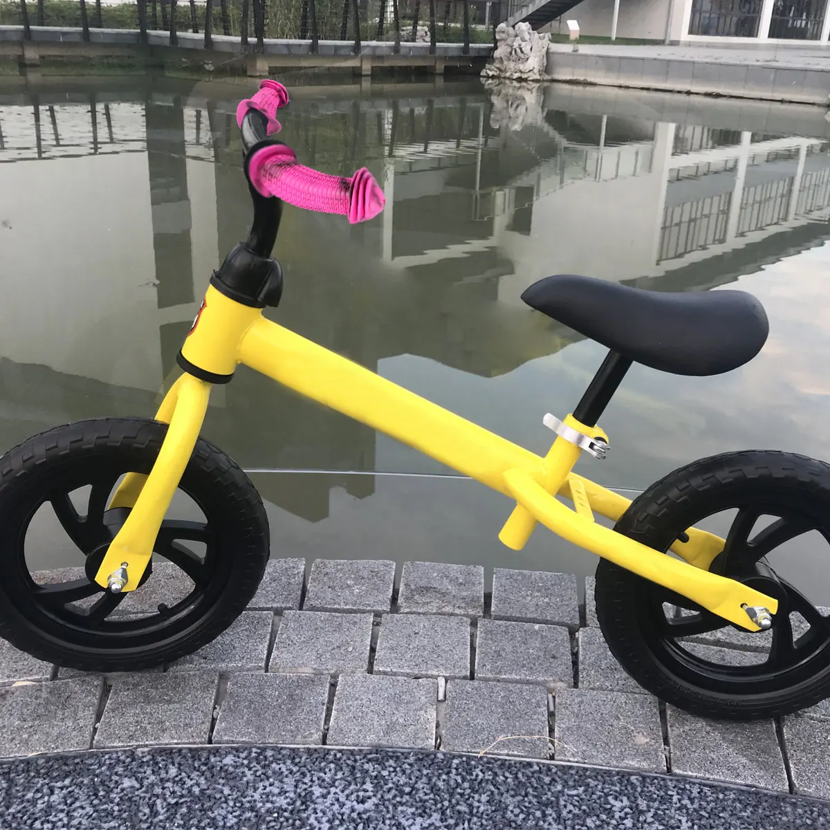 2Pcs Balance Bike H Grips Rubber Kids Scooter H Covers Premium Material Compact Size Must have Accessories
2Pcs Balance Bike H Grips Rubber Kids Scooter H Covers Premium Material Compact Size Must have Accessories