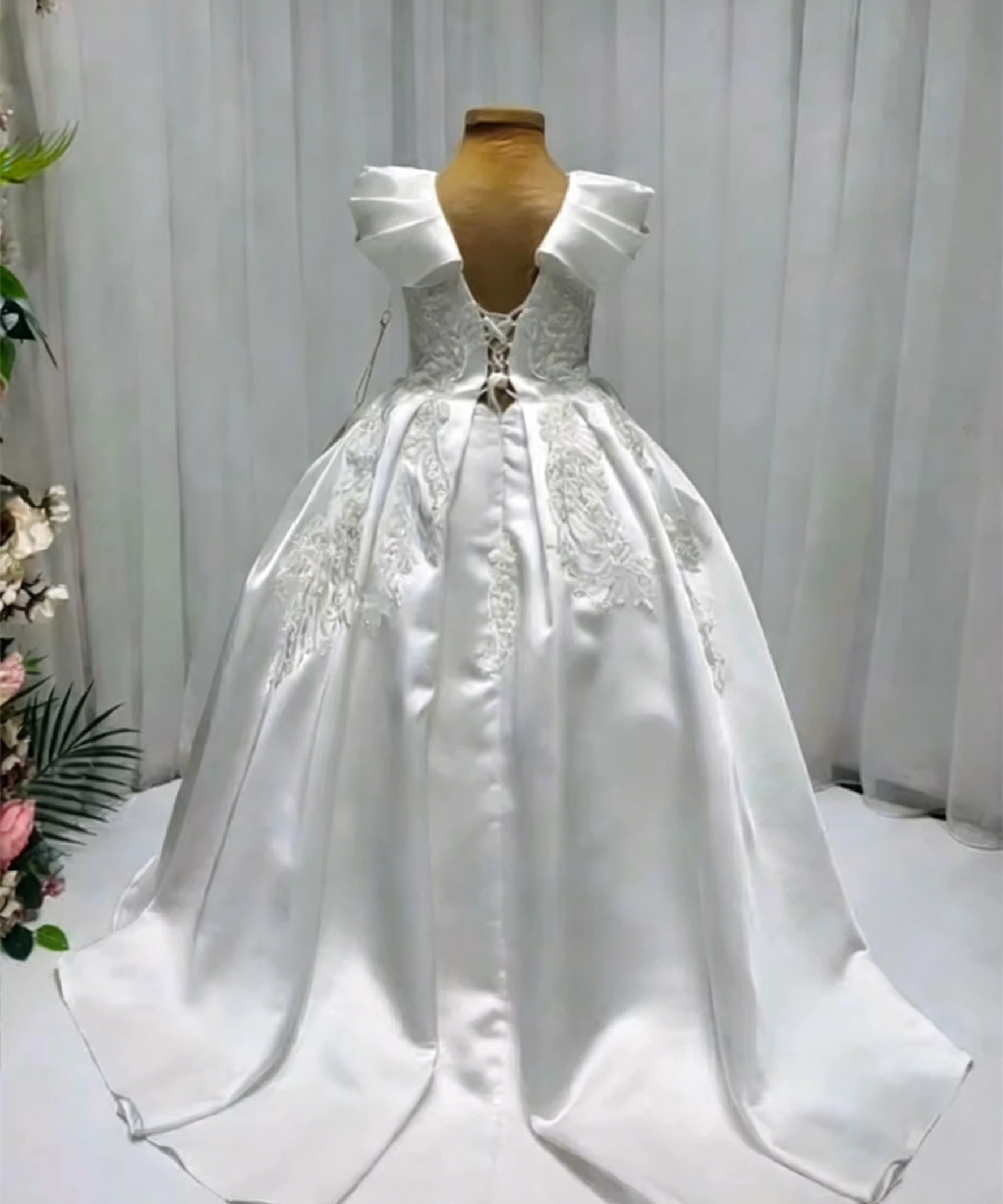 Customized Flower Girl Dress For Wedding Appliques Sleeveless Floor Length Luxury Kids Birthday Party First Communion Gown
Customized Flower Girl Dress For Wedding Appliques Sleeveless Floor Length Luxury Kids Birthday Party First Communion Gown