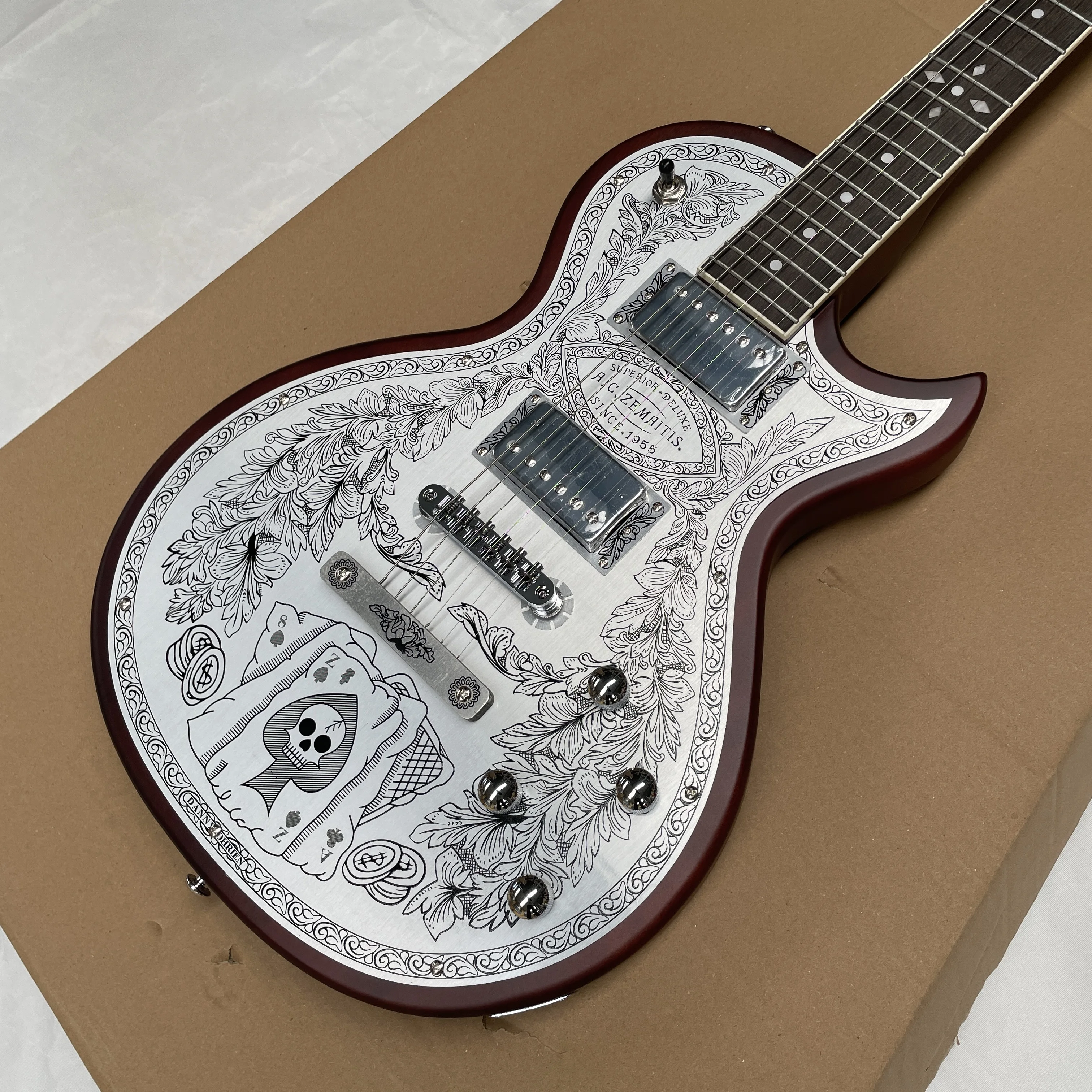 6-string electric guitar with vintage etched metal panel, full and tight tone guitars, unique and niche design electric guitarra
6-string electric guitar with vintage etched metal panel, full and tight tone guitars, unique and niche design electric guitarra