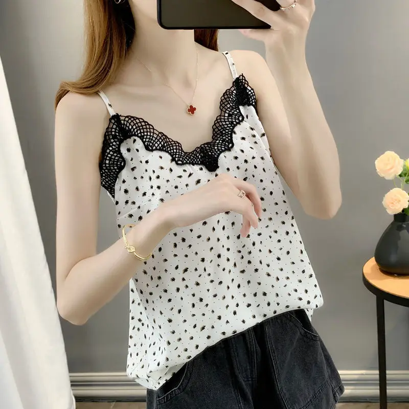 Sweet V-Neck Printed Spliced Lace Camis T-Shirts Female Clothing Summer New Loose All-match Pullovers Tops Chic Tee Shirt
Sweet V-Neck Printed Spliced Lace Camis T-Shirts Female Clothing Summer New Loose All-match Pullovers Tops Chic Tee Shirt