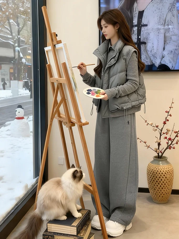 Комплект из брюк с высокой талией и широкими штанинами и топа для женщин: зимний повседневный спортивный модный костюм с жилетом в комплекте
Комплект из брюк с высокой талией и широкими штанинами и топа для женщин: зимний повседневный спортивный модный костюм с жилетом в комплекте