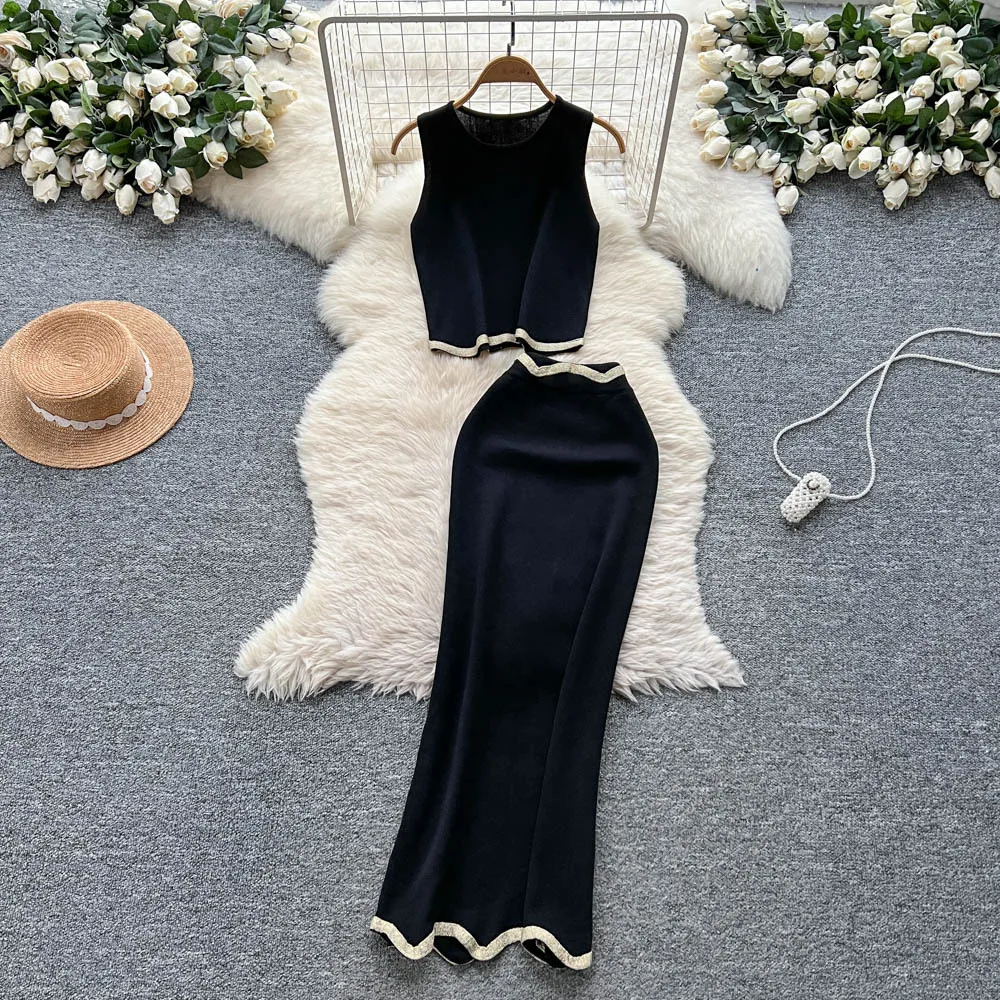Wear Women's Summer Clothes Fashionable Contrasting Colors Round Neck Sleeveless Knitted Vest High Waist Hip Skirt Two-piece Set
Wear Women's Summer Clothes Fashionable Contrasting Colors Round Neck Sleeveless Knitted Vest High Waist Hip Skirt Two-piece Set