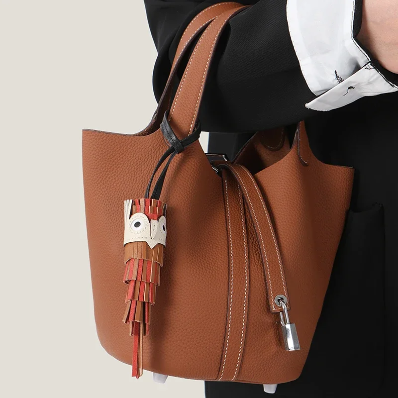 Fashionable owl skin pendant, car hanging handbag, charming keychain doll Plushie fashionable cute gift, fashionable accessories
Fashionable owl skin pendant, car hanging handbag, charming keychain doll Plushie fashionable cute gift, fashionable accessories
