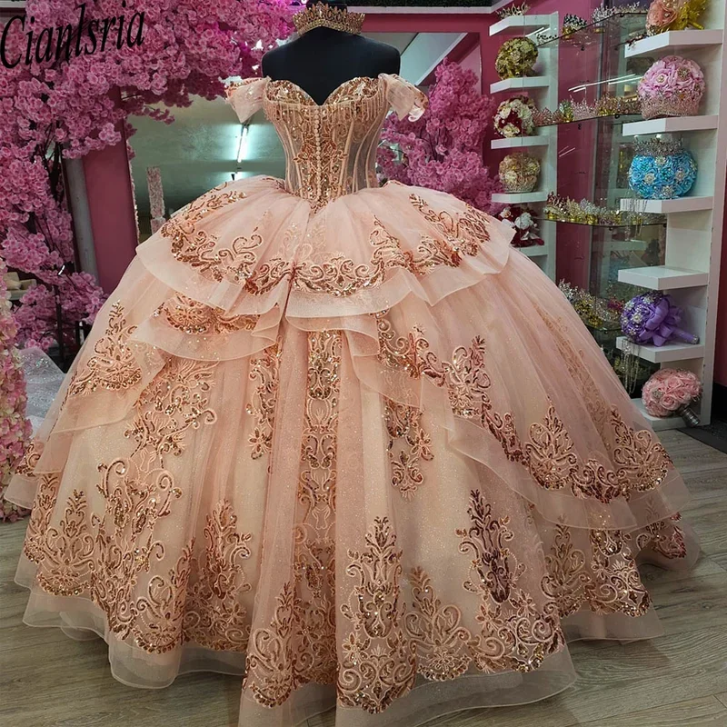 Платья Quinceanera 2025 года. Пышное бальное платье с аппликациями и открытыми плечами. Платье Sweet 16, Vestidos De 15 Años.
Платья Quinceanera 2025 года. Пышное бальное платье с аппликациями и открытыми плечами. Платье Sweet 16, Vestidos De 15 Años.