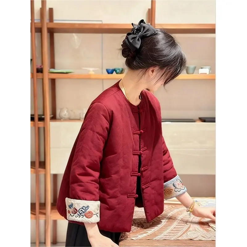 Sli Red Thiened Winter Jaet ort Стеганое теплое хлопковое пальто Корейский Sle Китайская новая мода 2025 Женская хлопковая одежда
Sli Red Thiened Winter Jaet ort Стеганое теплое хлопковое пальто Корейский Sle Китайская новая мода 2025 Женская хлопковая одежда