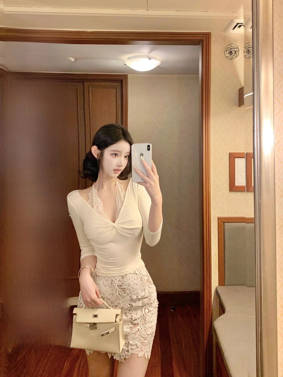 Hotdog Spicy Lace Neck Hanging Top And Skirt Two-Piece Set High Waist Other Material Spring Collection Women's Fashion
Hotdog Spicy Lace Neck Hanging Top And Skirt Two-Piece Set High Waist Other Material Spring Collection Women's Fashion