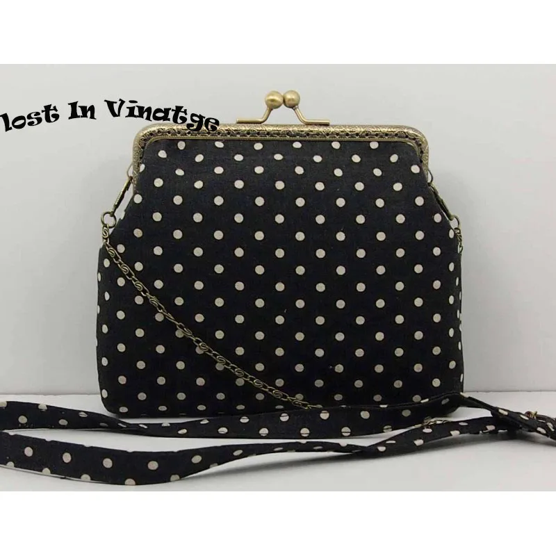 Lost in Vintage Black White Dot Stripes Kisslock Bag Wooden Latch Bags Frame Clutch Evening Clutch with Long Chain 22x5x18cm
Lost in Vintage Black White Dot Stripes Kisslock Bag Wooden Latch Bags Frame Clutch Evening Clutch with Long Chain 22x5x18cm