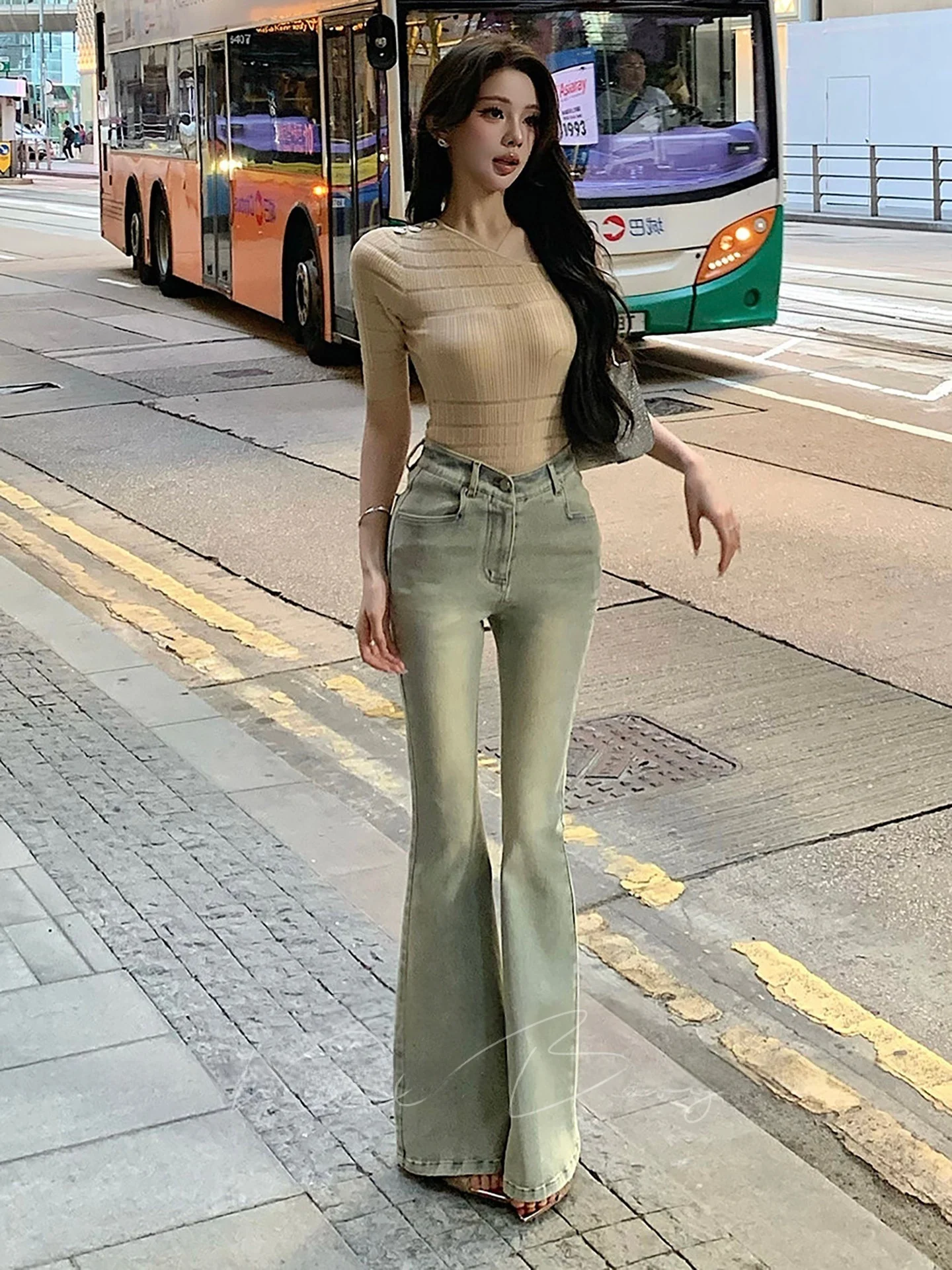High Waist Slim Fit Micro Flared Jeans Women's Vintage Washed Floor-Length Pants Sister's Sensation Drink Cup Waist Design
High Waist Slim Fit Micro Flared Jeans Women's Vintage Washed Floor-Length Pants Sister's Sensation Drink Cup Waist Design