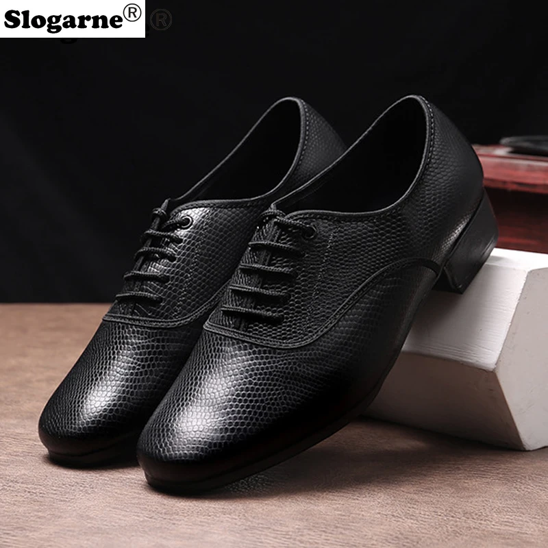 Men New Leather Latin Shoes Male Jazz Waltz Tango Ballroom Dance Shoes High Quality Modern Stage Dance Footwear Leather Shoes
Men New Leather Latin Shoes Male Jazz Waltz Tango Ballroom Dance Shoes High Quality Modern Stage Dance Footwear Leather Shoes