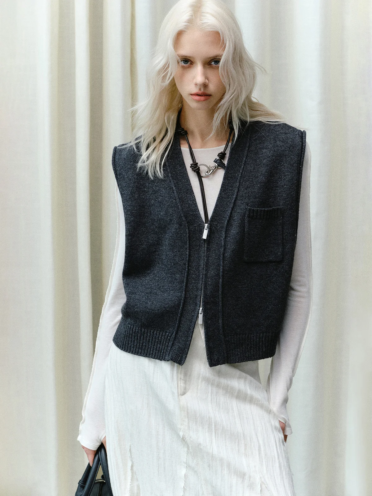 JUSLIN Nordic Sle, шерстяной жилет на молнии, V-Ne ort Jaet, свернутый подол, универсальная мода, весна 2025 г.
JUSLIN Nordic Sle, шерстяной жилет на молнии, V-Ne ort Jaet, свернутый подол, универсальная мода, весна 2025 г.