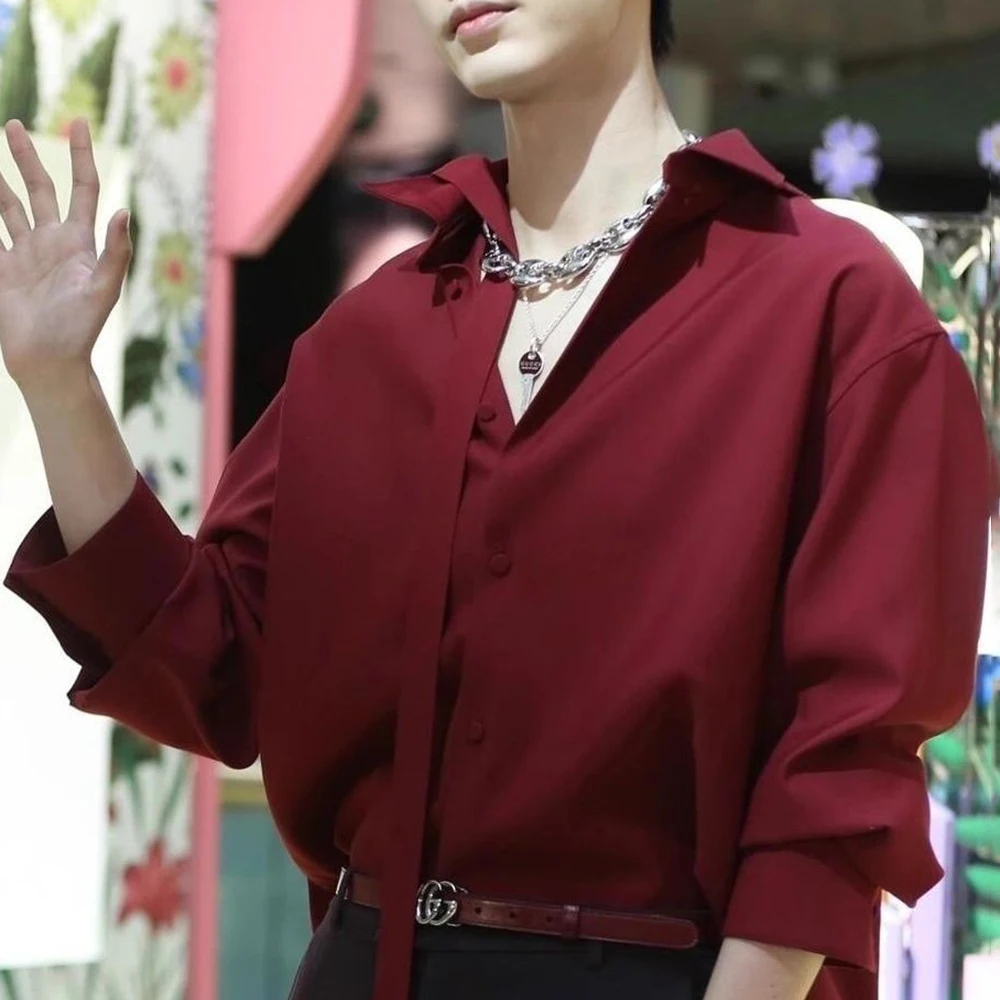 Mens Fashion High-End Party Dance Wine Red Long-Sleeved Shirt 2025 Summer Niche Design Handsome Retro Lapel Y2k Luxury Shirt Men
Mens Fashion High-End Party Dance Wine Red Long-Sleeved Shirt 2025 Summer Niche Design Handsome Retro Lapel Y2k Luxury Shirt Men