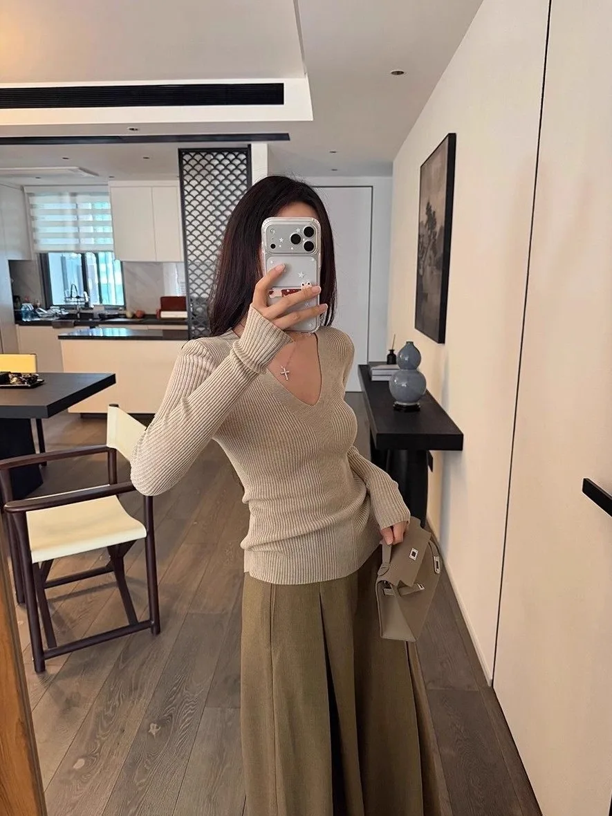 Женская модная трикотажная кофта Slim Fit с V-образным вырезом и длинным рукавом, однотонная, весенняя, базовая, для прогулок, вязаная
Женская модная трикотажная кофта Slim Fit с V-образным вырезом и длинным рукавом, однотонная, весенняя, базовая, для прогулок, вязаная