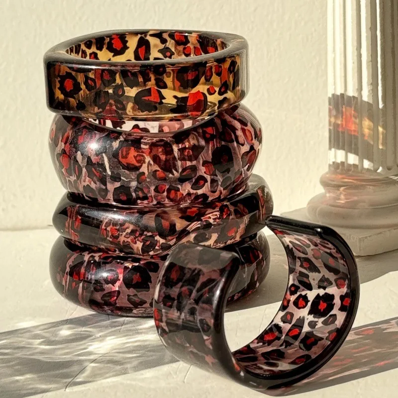 Fashion Thick Geometric Red Polka Dot Resin Leopard Pattern Round Bangles for Women Autumn and Winter Party Accessories
Fashion Thick Geometric Red Polka Dot Resin Leopard Pattern Round Bangles for Women Autumn and Winter Party Accessories