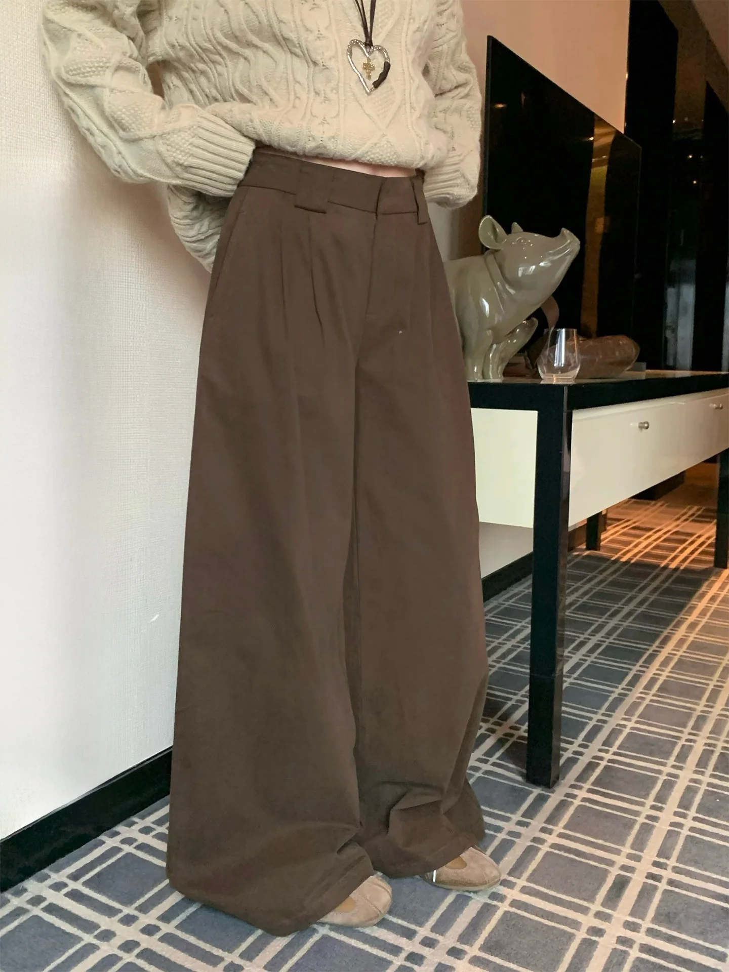 Ретро-брюки с высокой талией и широкими штанинами, женские, свободные, струящиеся, цвета кофе, плиссированные, весенне-осенние, длинные, повседневные
Ретро-брюки с высокой талией и широкими штанинами, женские, свободные, струящиеся, цвета кофе, плиссированные, весенне-осенние, длинные, повседневные