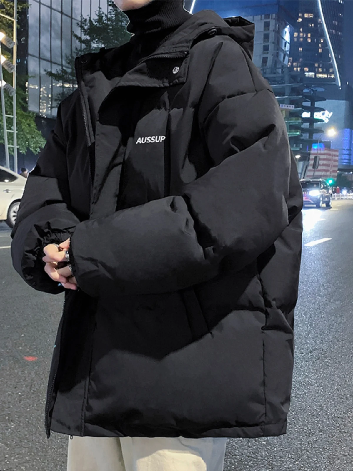 Мужская зимняя утепленная куртка из хлопка с капюшоном, ультратонкая, модная, повседневная, свободного кроя, с длинными рукавами, на молнии, для пар
Мужская зимняя утепленная куртка из хлопка с капюшоном, ультратонкая, модная, повседневная, свободного кроя, с длинными рукавами, на молнии, для пар