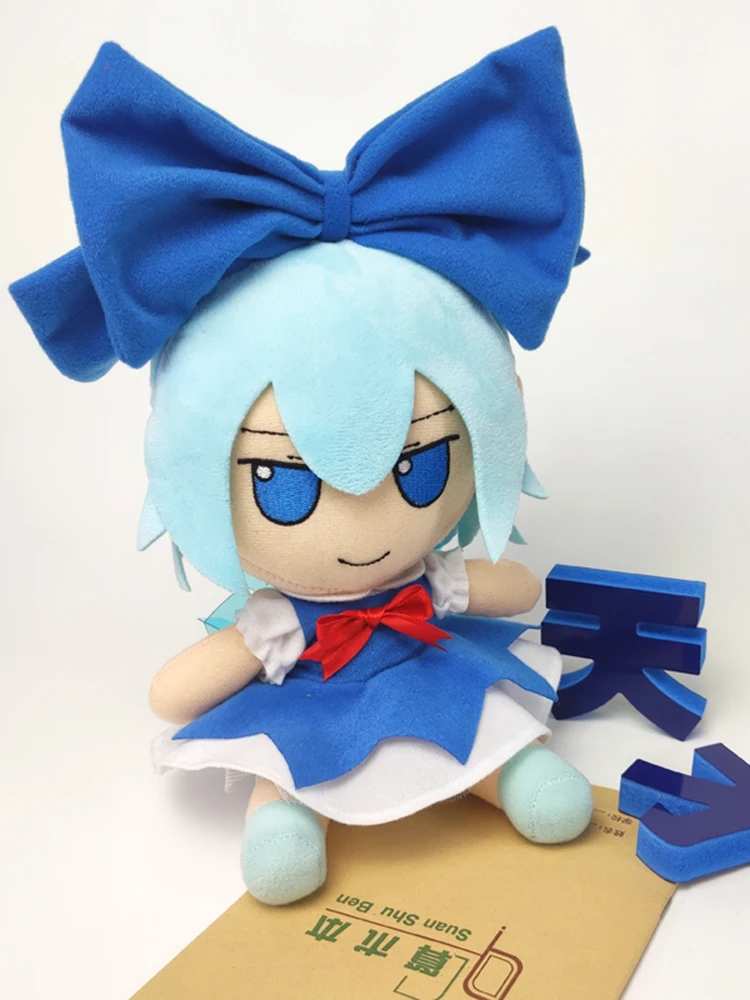 20 см проект TouHou Cirno плюшевая кукла японское аниме Fumo Plushie игрушка мягкая сидячая фигурка реквизит для косплея аксессуары Поклонники подарок
20 см проект TouHou Cirno плюшевая кукла японское аниме Fumo Plushie игрушка мягкая сидячая фигурка реквизит для косплея аксессуары Поклонники подарок