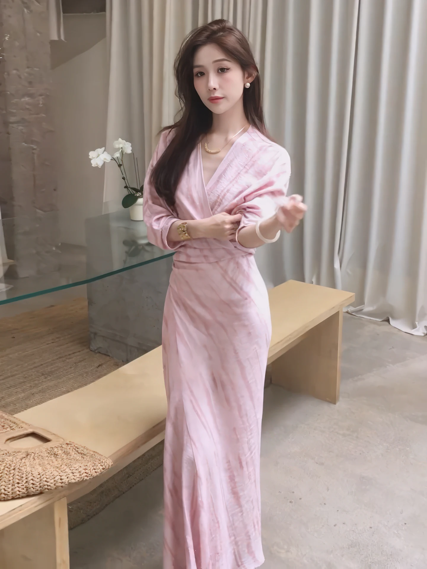 Elegant V-Neck Long Dress Women's Fashionable Slimming Summer New Arrival Korean Style A-Line Skirt Maxi Dress
Elegant V-Neck Long Dress Women's Fashionable Slimming Summer New Arrival Korean Style A-Line Skirt Maxi Dress