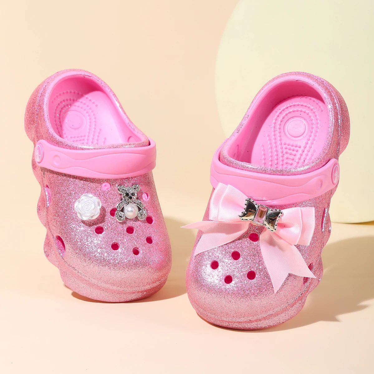 Children's casual garden shoes, flat clogs, exquisite bear accessories, fashionable and versatile outdoor slip-ons
Children's casual garden shoes, flat clogs, exquisite bear accessories, fashionable and versatile outdoor slip-ons