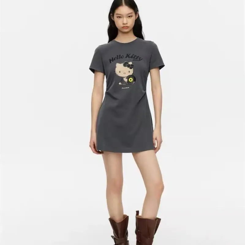 Платье 2026 Лето Новинка Hello Kitty Fun Sanrio с мультяшным принтом, свободное, для отдыха, универсальное, для милых и стильных девушек, уличная мода
Платье 2026 Лето Новинка Hello Kitty Fun Sanrio с мультяшным принтом, свободное, для отдыха, универсальное, для милых и стильных девушек, уличная мода